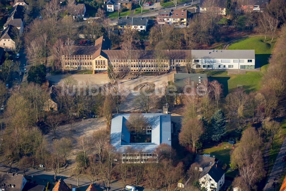 Bochum aus der Vogelperspektive: Schulgebäude der Albert-Schweizer-Schule und der Nelson-Mandela-Schule in Bochum im Bundesland Nordrhein-Westfalen