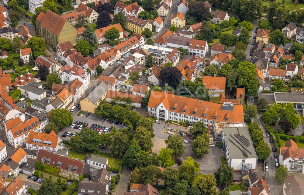 Soest von oben - Schulgebäude Aldegrever-Gymnasium in Soest im Bundesland Nordrhein-Westfalen, Deutschland