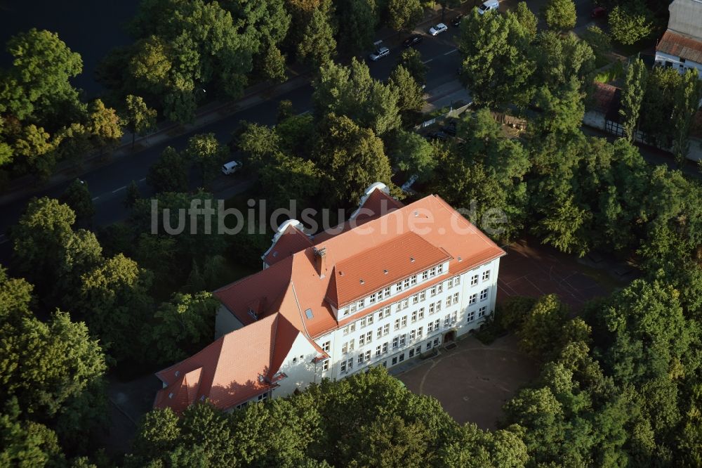 Berlin aus der Vogelperspektive: Schulgebäude der Alfred-Nobel-Schule in Berlin