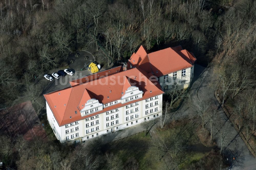 Luftaufnahme Berlin - Schulgebäude der Alfred-Nobel-Schule am Britzer Damm in Berlin