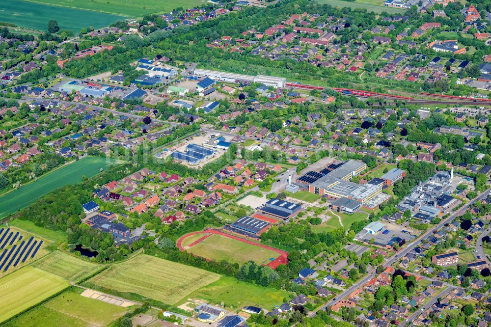 Luftbild Niebüll - Schulgebäude der Alwin-Lensch-Schule Niebüll an der Marktstraße in Niebüll im Bundesland Schleswig-Holstein, Deutschland