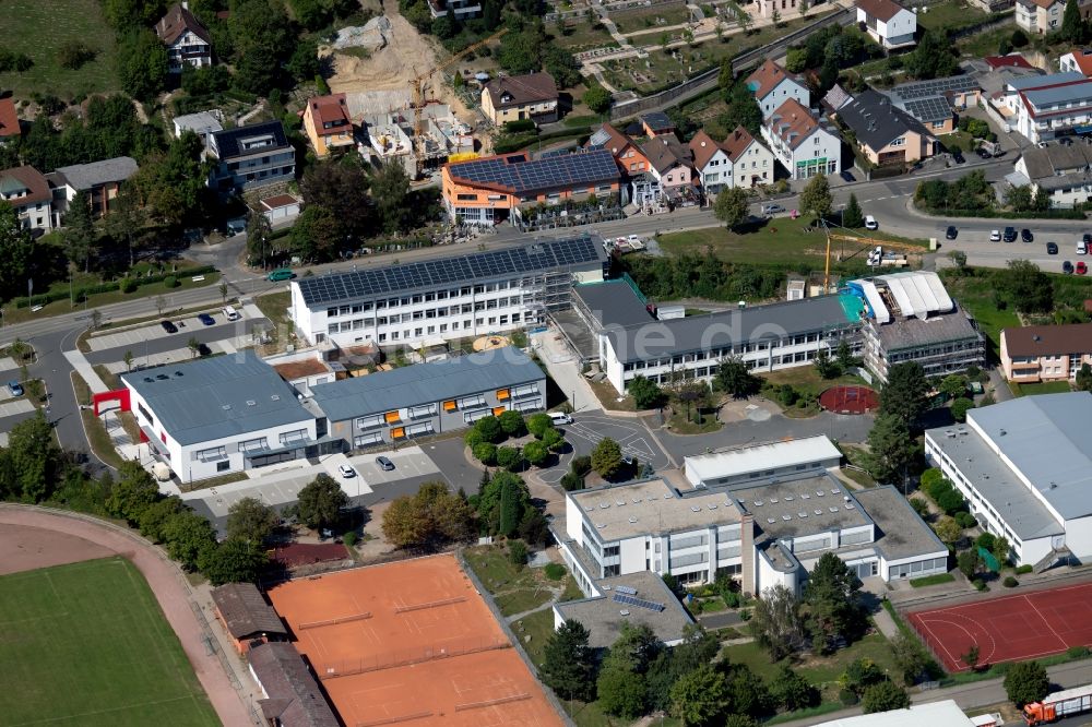 Luftaufnahme Krautheim - Schulgebäude der Andreas-Fröhlich-Schule an der Götzstraße und dem Bildungszentrum Hohenlohe-Franken Grund- und Werkrealschule Krautheim am Gustav-Meyer-Zentrum in Krautheim im Bundesland Baden-Württemberg, Deutschland