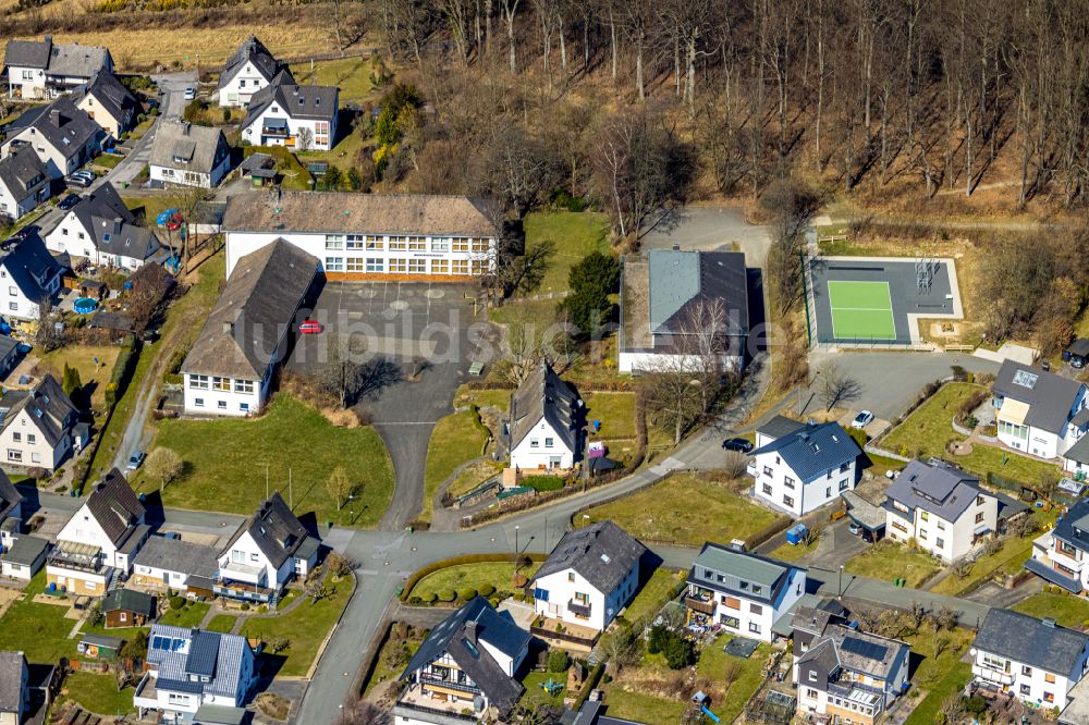 Ostwig von oben - Schulgebäude Anne-Frank-Schule in der Mallinckrodtstraße in Ostwig im Bundesland Nordrhein-Westfalen, Deutschland