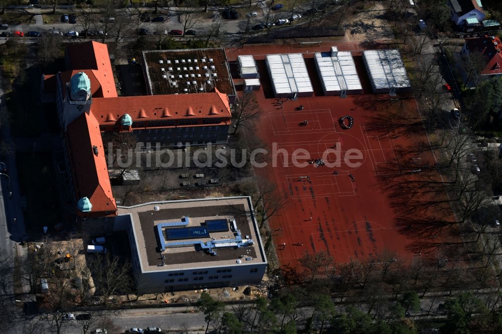 Berlin aus der Vogelperspektive: Schulgebäude der Arndt-Gymnasium Dahlem an der Königin-Luise-Straße im Ortsteil Dahlem in Berlin