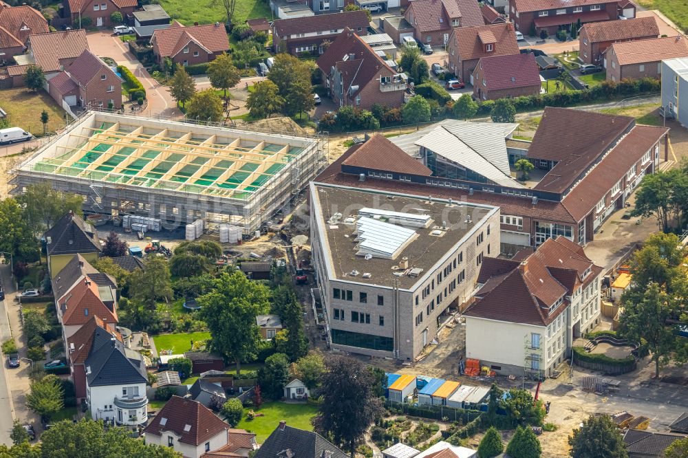 Luftaufnahme Hamm - Schulgebäude der Arnold-Freymuth-Gesamtschule der Stadt Hamm An der Falkschule im Ortsteil Herringen in Hamm im Bundesland Nordrhein-Westfalen, Deutschland