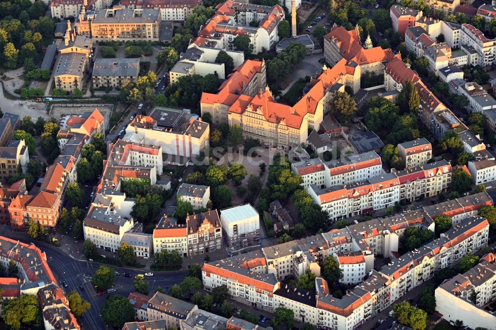 Berlin aus der Vogelperspektive: Schulgebäude Arnold-Zweig-Grundschule im Ortsteil Pankow in Berlin, Deutschland