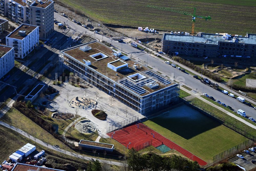 Luftbild München - Schulgebäude an der Aubinger Allee - Höhrweg in München im Bundesland Bayern, Deutschland