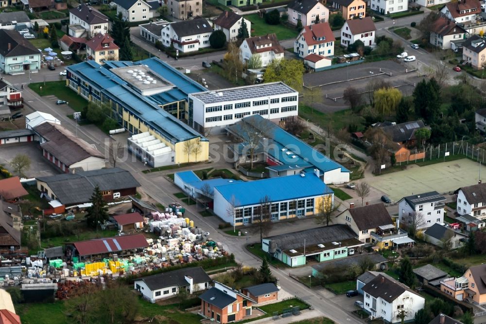 Ettenheim aus der Vogelperspektive: Schulgebäude der August Ruf Bildungszentrum in Ettenheim im Bundesland Baden-Württemberg, Deutschland