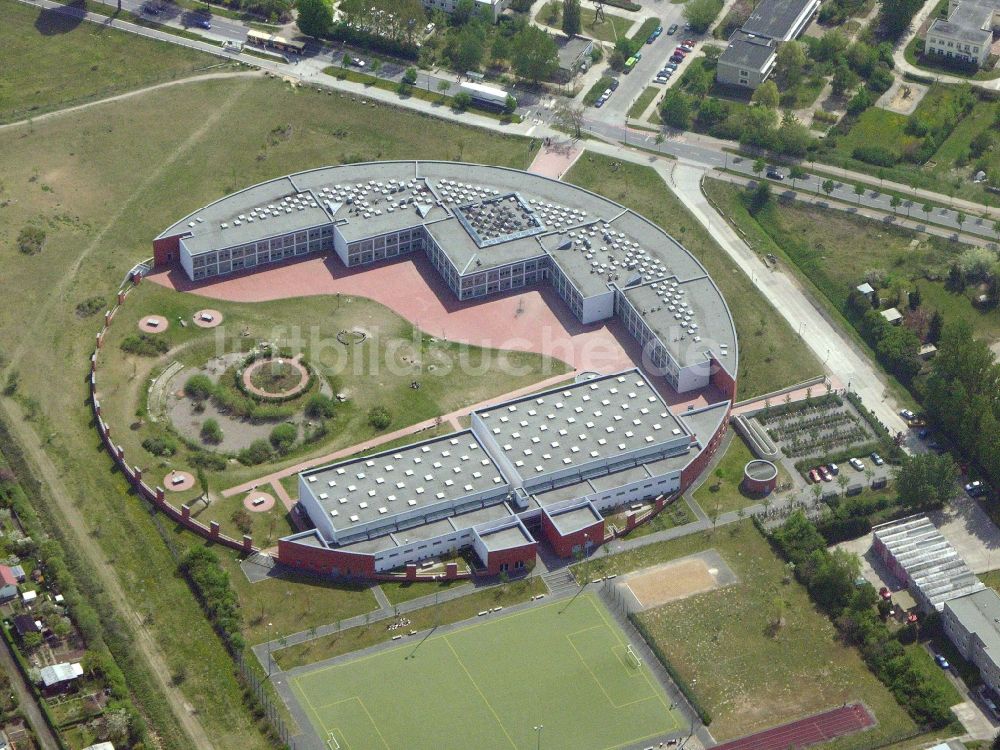 Luftaufnahme Berlin - Schulgebäude der Barnim-Oberschule in Berlin