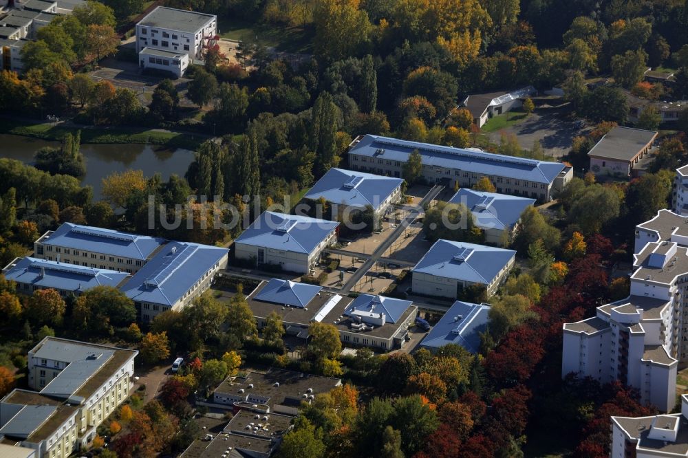 Berlin aus der Vogelperspektive: Schulgebäude der Bettina-von-Armin-Oberschule im Märkischen Viertel am Senftenbergring in Wandlitz im Bundesland Brandenburg