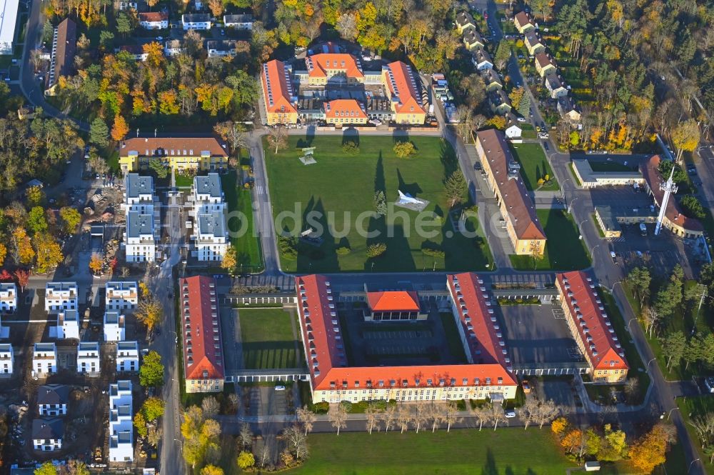 Berlin aus der Vogelperspektive: Schulgebäude der Bundeswehrfachschule Berlin im Ortsteil Kladow in Berlin, Deutschland