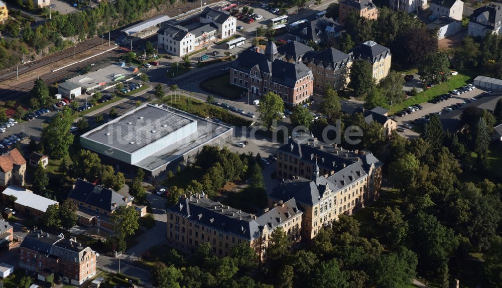 Luftbild Stollberg/Erzgeb. - Schulgebäude des Carl-von-Bach-Gymnasiums in Stollberg/Erzgeb. im Bundesland Sachsen