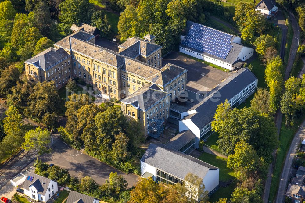 Luftbild Hilchenbach - Schulgebäude der Carl-Kraemer-Realschule in Hilchenbach im Bundesland Nordrhein-Westfalen, Deutschland