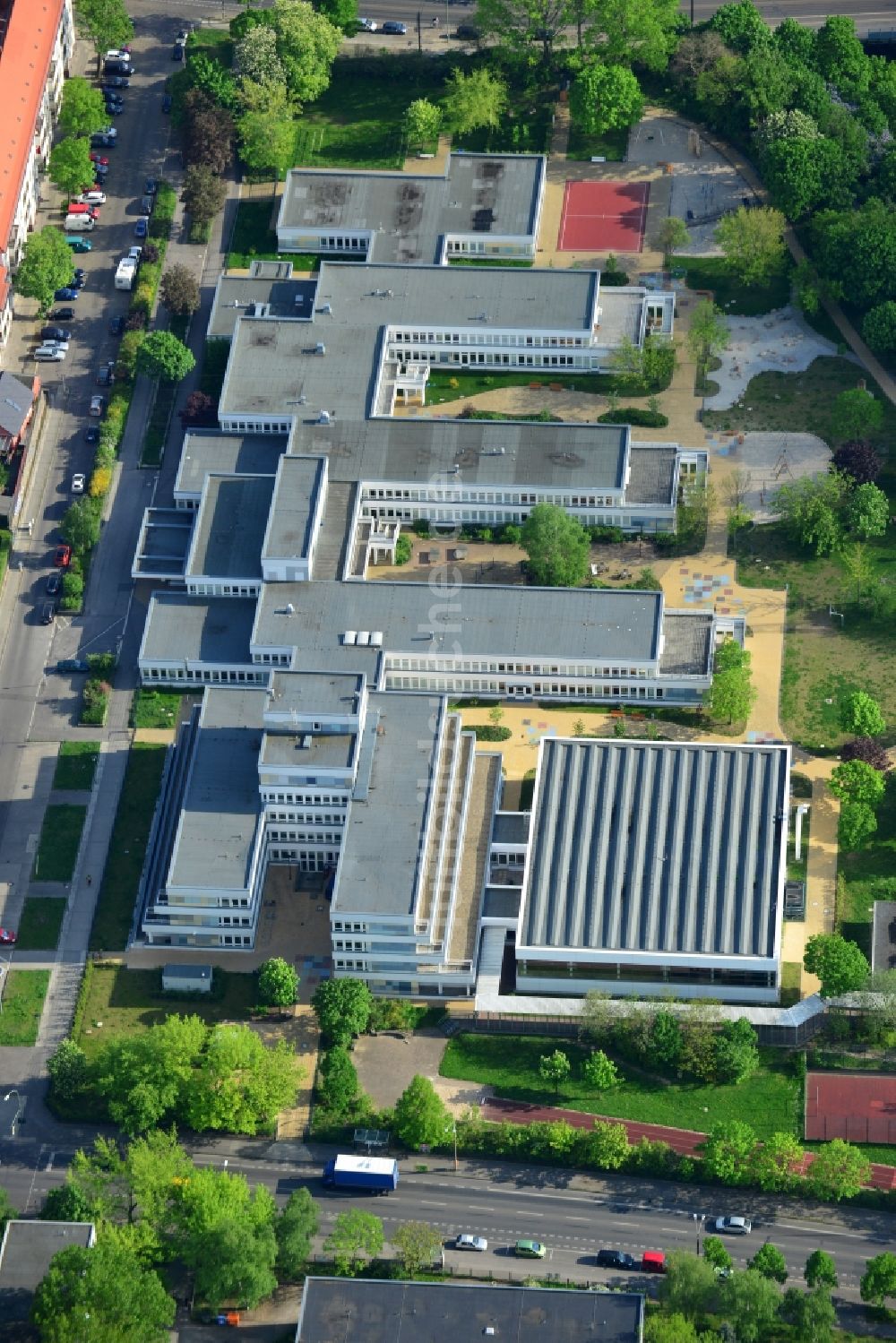 Berlin aus der Vogelperspektive: Schulgebäude der Carl-von-Linné-Schule für Körperbehinderte in Berlin