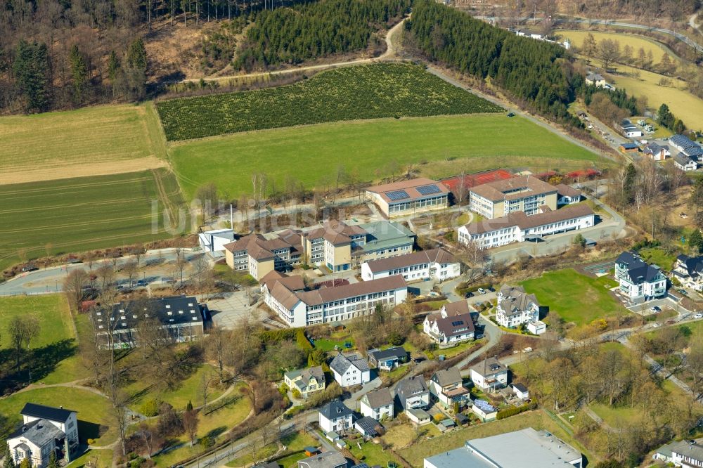 Eslohe (Sauerland) aus der Vogelperspektive: Schulgebäude der Christine-Koch-Hauptschule Eslohe und der Realschule Eslohe in Eslohe (Sauerland) im Bundesland Nordrhein-Westfalen, Deutschland