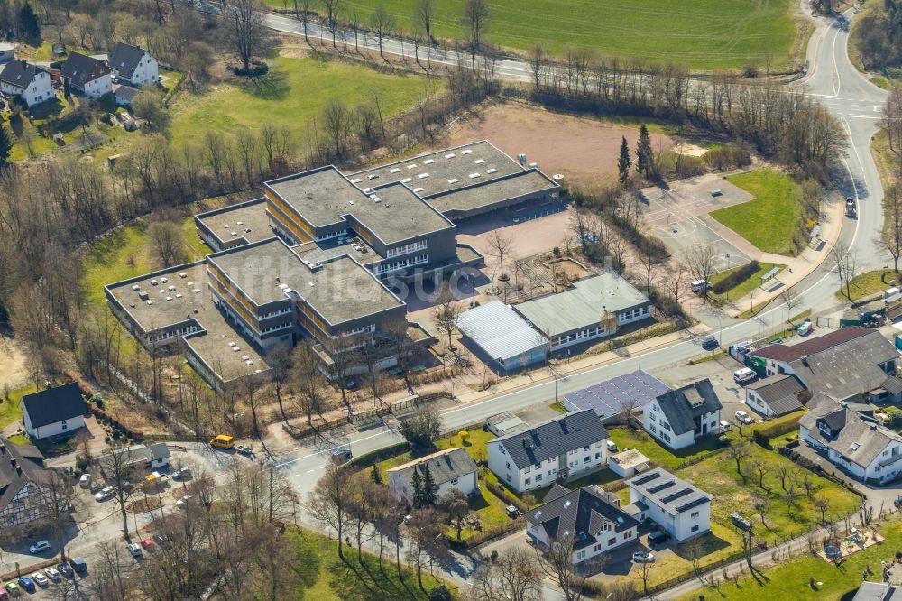 Luftbild Schmallenberg - Schulgebäude der Christine-Koch-Schule in Schmallenberg im Bundesland Nordrhein-Westfalen, Deutschland