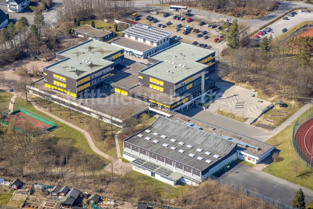 Schmallenberg aus der Vogelperspektive: Schulgebäude der Christine-Koch-Schule in Schmallenberg im Bundesland Nordrhein-Westfalen, Deutschland