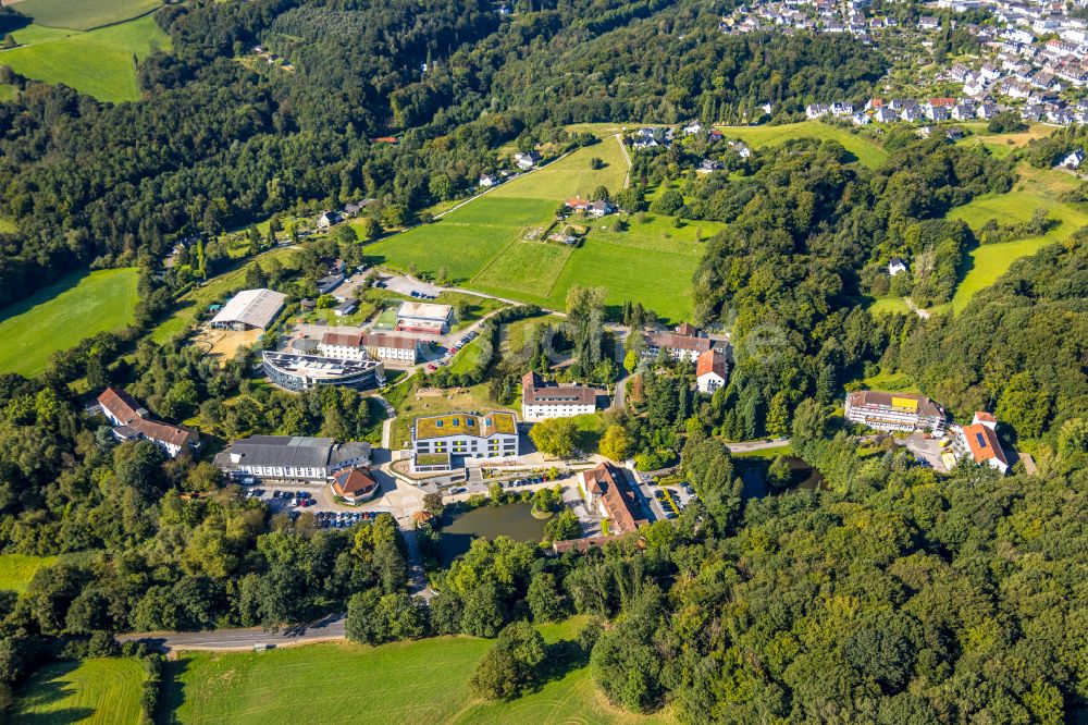 Velbert aus der Vogelperspektive: Schulgebäude der Christliche Gesamtschule Bleibergquelle an der Bleibergstraße in Velbert im Bundesland Nordrhein-Westfalen, Deutschland