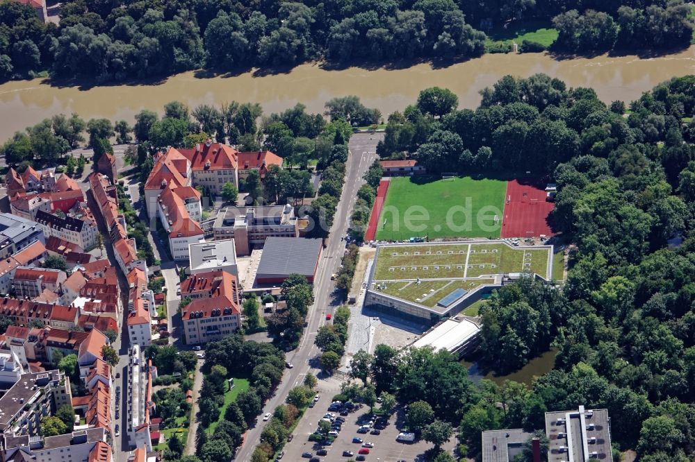 Luftaufnahme Ingolstadt - Schulgebäude des Christoph- Scheiner- Gymnasiums und Sportbad an der Jahnstraße in Ingolstadt im Bundesland Bayern