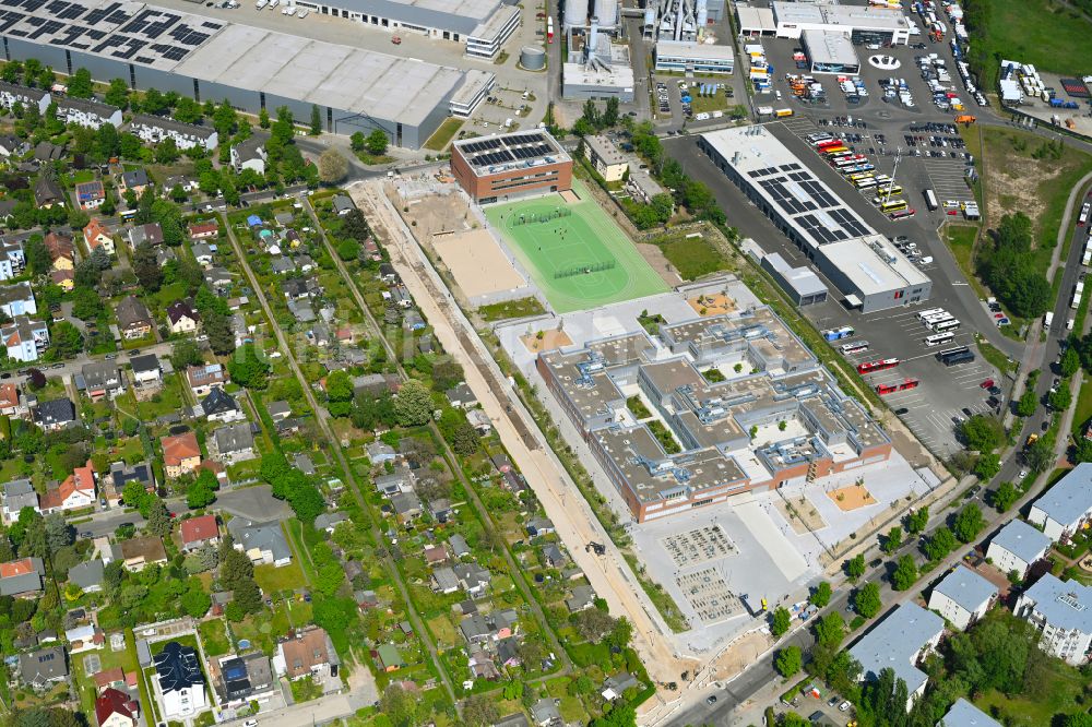 Luftaufnahme Berlin - Schulgebäude Clay-Oberschule im Stadtteil Rudow in Berlin, Deutschland