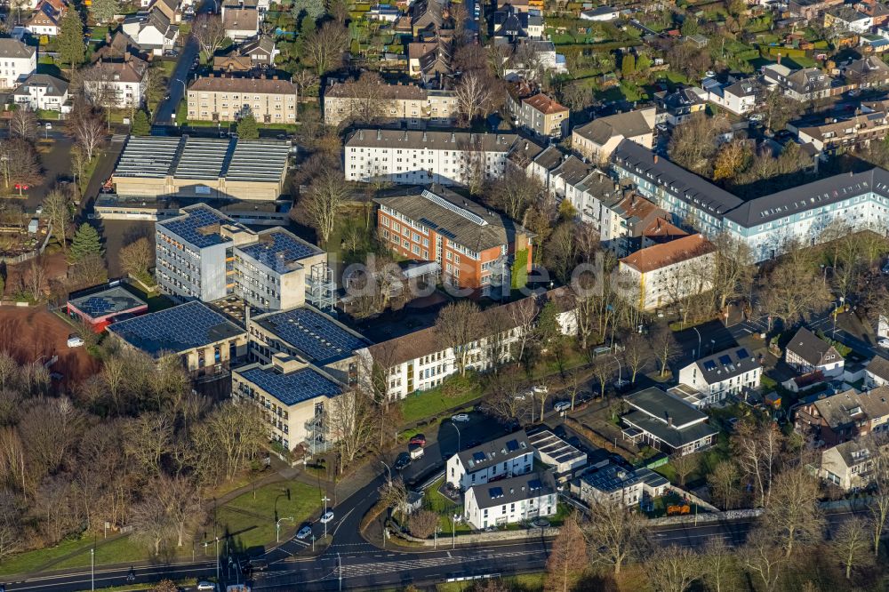 Herne aus der Vogelperspektive: Schulgebäude der der Mont-Cenis-Gesamtschule in Herne im Bundesland Nordrhein-Westfalen, Deutschland