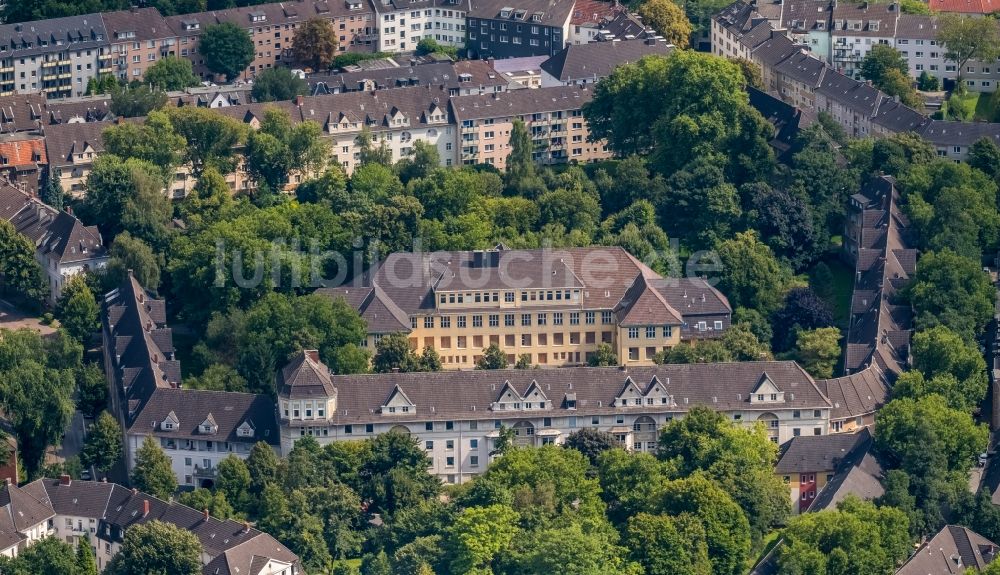 Luftaufnahme Essen - Schulgebäude der ehemaligen Schule an der Bärendelle in Essen im Bundesland Nordrhein-Westfalen - NRW, Deutschland