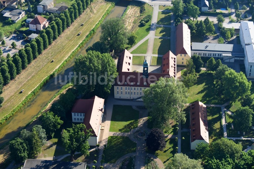 Elsterwerda von oben - Schulgebäude des Elsterschloss - Gymnasium in Elsterwerda im Bundesland Brandenburg, Deutschland