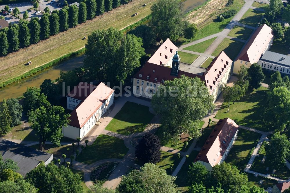 Elsterwerda aus der Vogelperspektive: Schulgebäude des Elsterschloss - Gymnasium in Elsterwerda im Bundesland Brandenburg, Deutschland