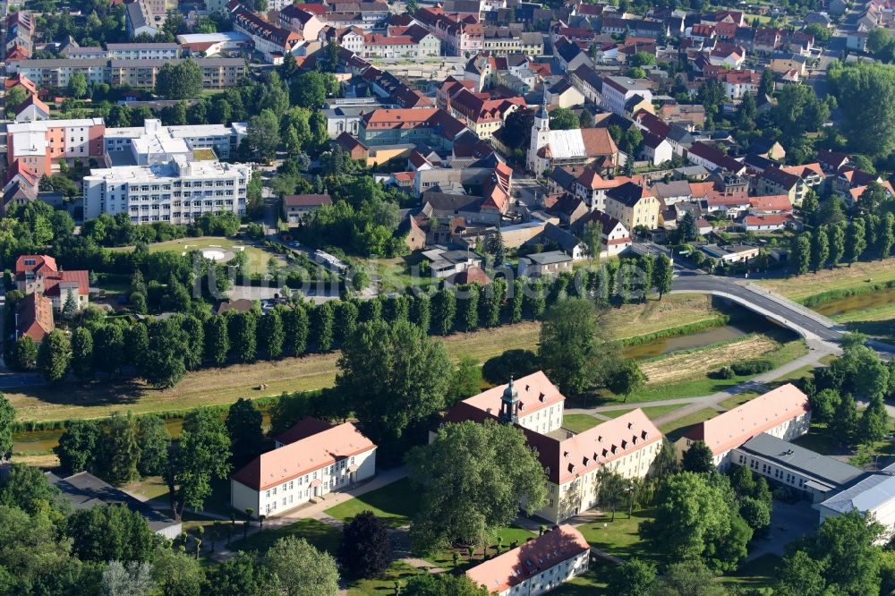 Luftbild Elsterwerda - Schulgebäude des Elsterschloss - Gymnasium in Elsterwerda im Bundesland Brandenburg, Deutschland