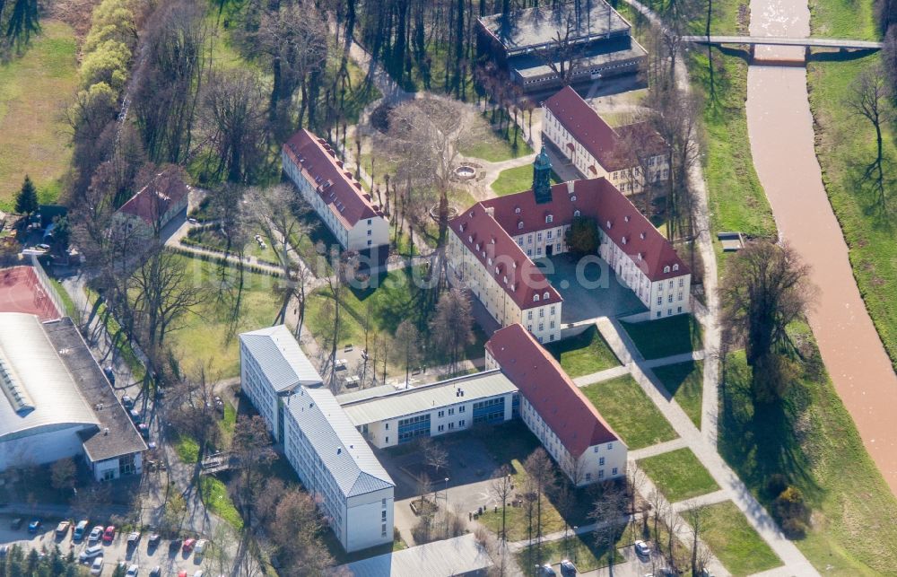 Elsterwerda von oben - Schulgebäude des Elsterschloss Gymnasiums in Elsterwerda im Bundesland Brandenburg, Deutschland