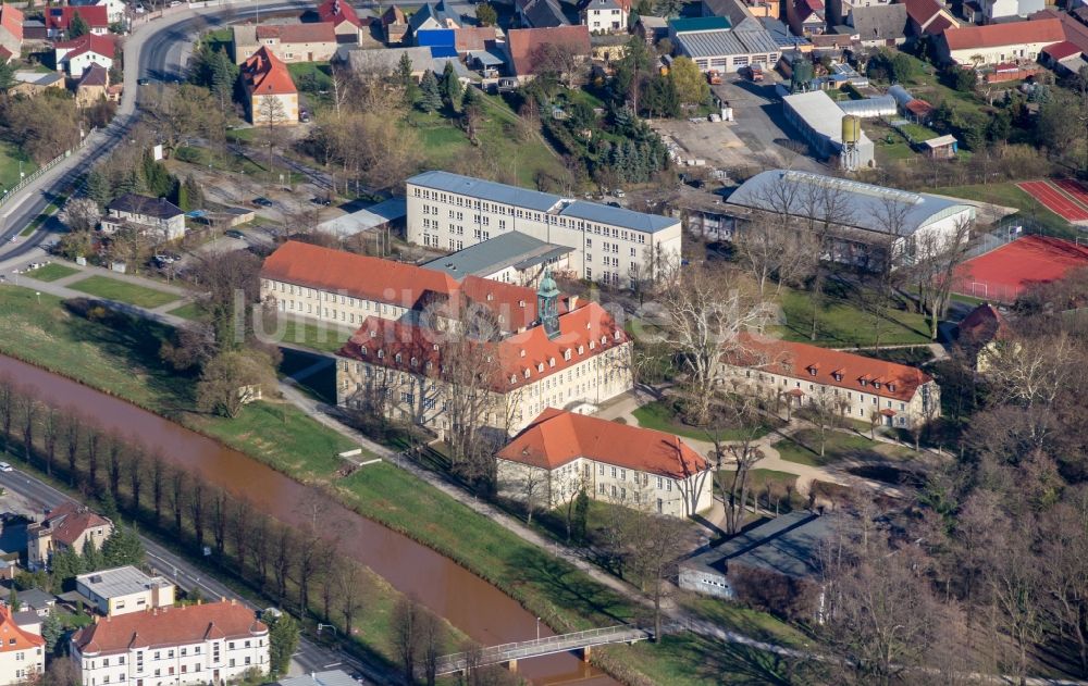 Luftbild Elsterwerda - Schulgebäude des Elsterschloss Gymnasiums in Elsterwerda im Bundesland Brandenburg, Deutschland