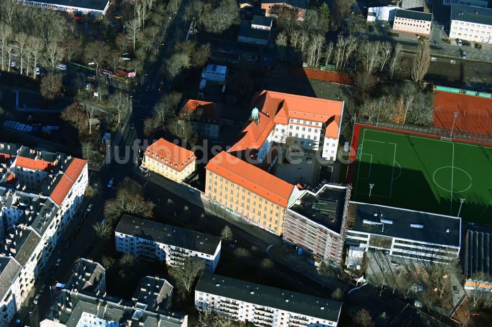 Luftbild Berlin - Schulgebäude der Emanuel-Lasker-Oberschule in der Modersohnstraße in Berlin, Deutschland