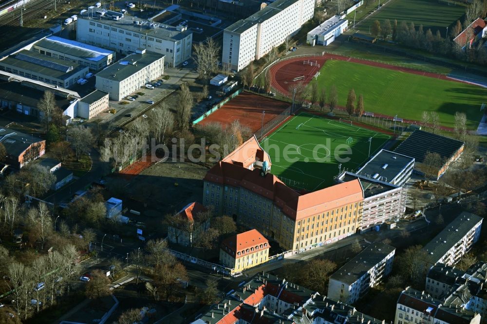 Luftbild Berlin - Schulgebäude der Emanuel-Lasker-Oberschule in der Modersohnstraße in Berlin, Deutschland