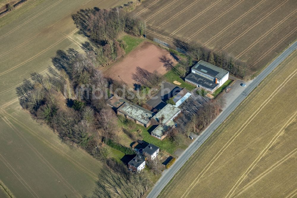 Luftaufnahme Bönen - Schulgebäude der Ermelingschule in Bönen im Bundesland Nordrhein-Westfalen, Deutschland