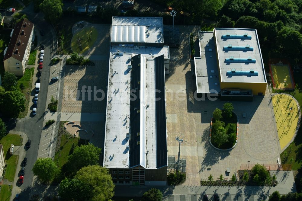 Luftaufnahme Rostock - Schulgebäude der Europaschule Gymnasium Reutershagen in Rostock im Bundesland Mecklenburg-Vorpommern, Deutschland