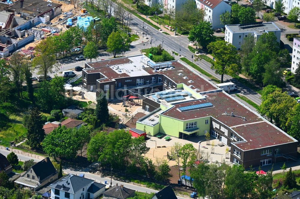 Luftbild Bernau - Schulgebäude Evangelischen Grundschule in Bernau im Bundesland Brandenburg, Deutschland