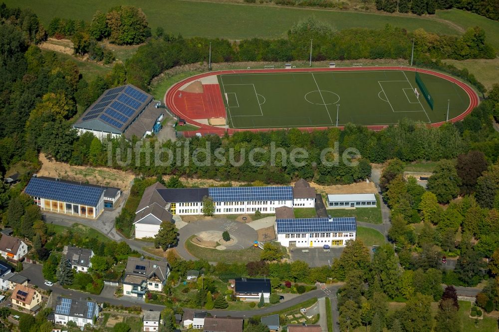 Hilchenbach von oben - Schulgebäude der Florenburg-Grundschule in Hilchenbach im Bundesland Nordrhein-Westfalen, Deutschland