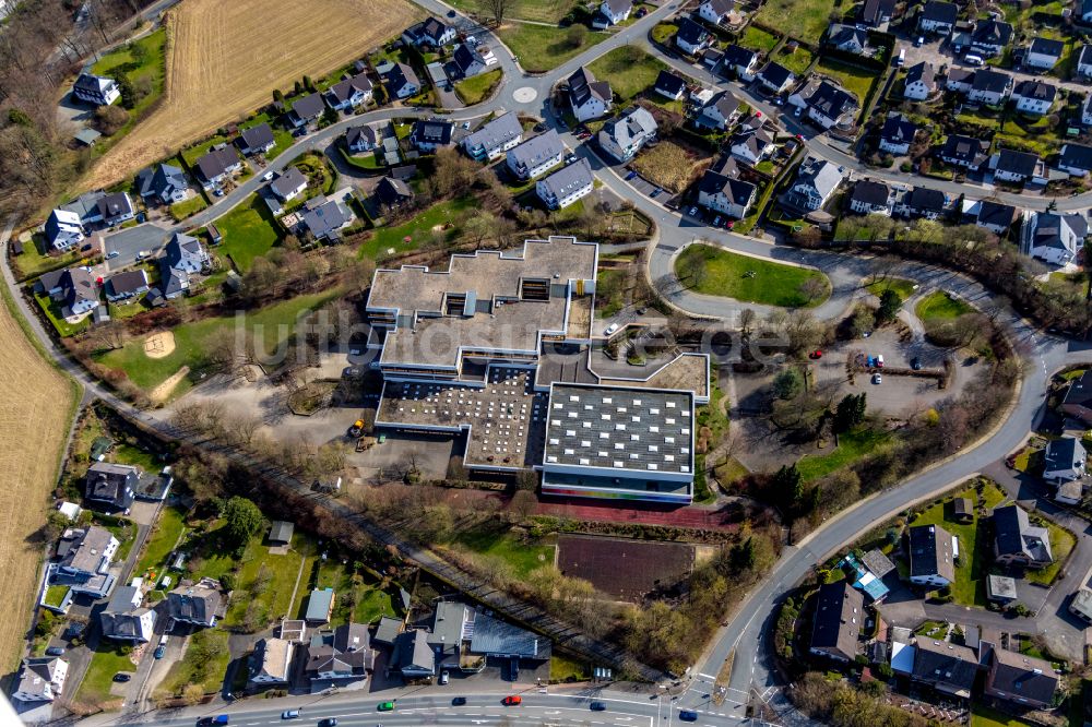 Luftbild Borghausen - Schulgebäude Franz Hoffmeister Schulzentrum Bestwig in Borghausen im Bundesland Nordrhein-Westfalen, Deutschland