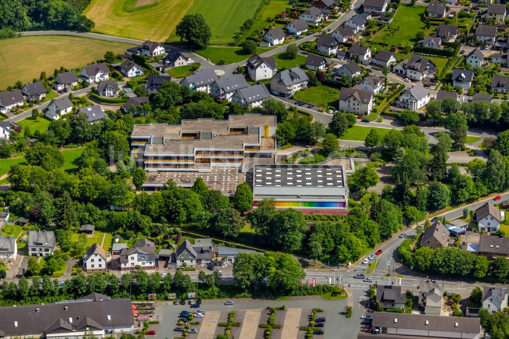 Luftbild Borghausen - Schulgebäude Franz Hoffmeister Schulzentrum Bestwig in Borghausen im Bundesland Nordrhein-Westfalen, Deutschland