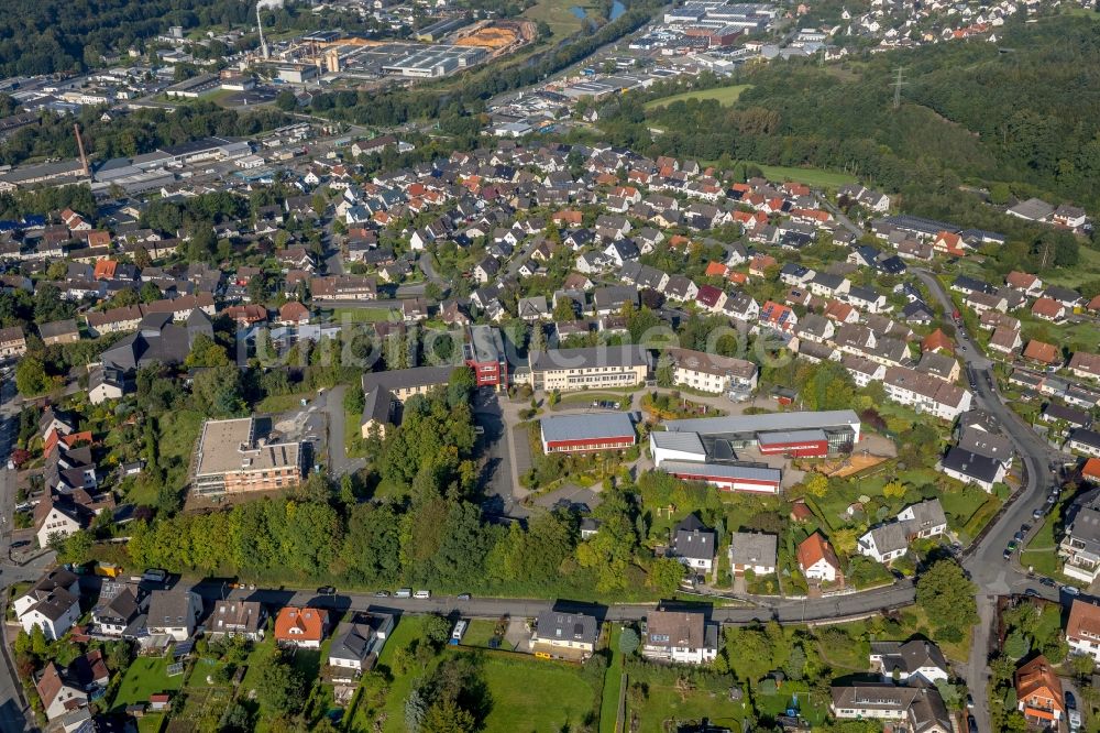 Arnsberg aus der Vogelperspektive: Schulgebäude der Franz-Joseph-Koch-Förderschule mit dem Schwerpunkt Sprache in Arnsberg im Bundesland Nordrhein-Westfalen, Deutschland