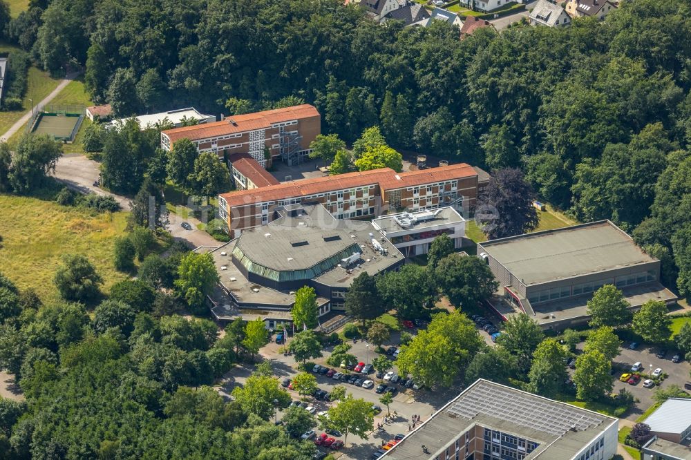 Luftbild Arnsberg - Schulgebäude des Franz-Stock-Gymnasiums und das Kulturzentrum Berliner Platz in Arnsberg im Bundesland Nordrhein-Westfalen, Deutschland