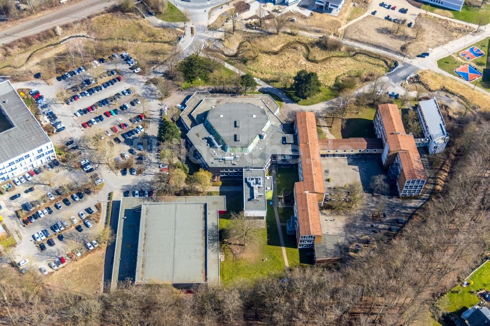 Arnsberg aus der Vogelperspektive: Schulgebäude des Franz-Stock-Gymnasiums und das Kulturzentrum Berliner Platz in Arnsberg im Bundesland Nordrhein-Westfalen, Deutschland