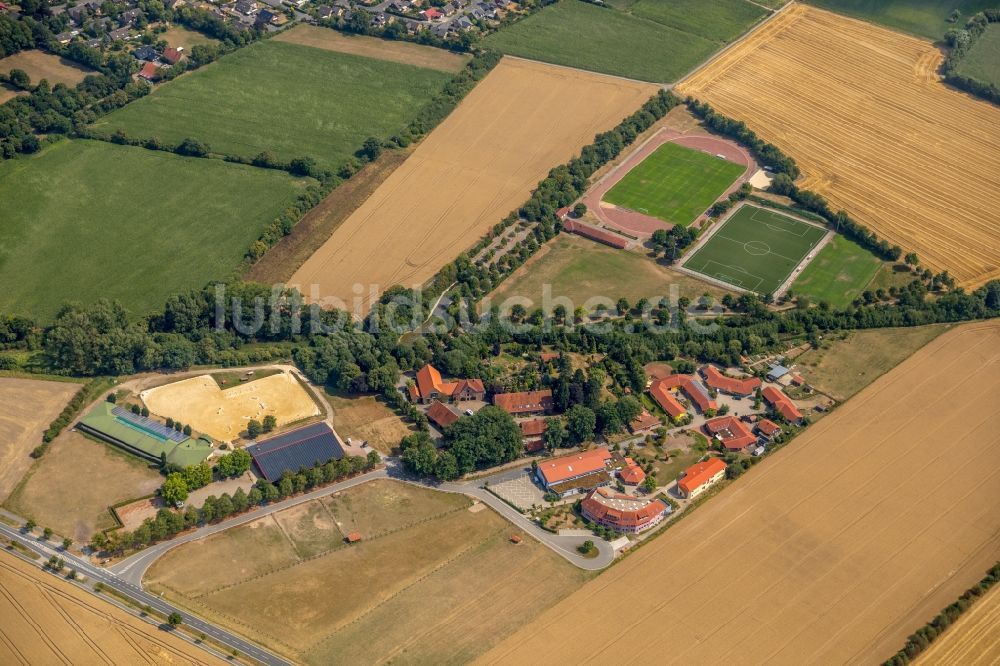 Luftaufnahme Everswinkel - Schulgebäude der Freie Waldorfschule Everswinkel und das Gelände des Reit- u.Fahrverein Alverskirchen-Everswinkel in Everswinkel im Bundesland Nordrhein-Westfalen, Deutschland