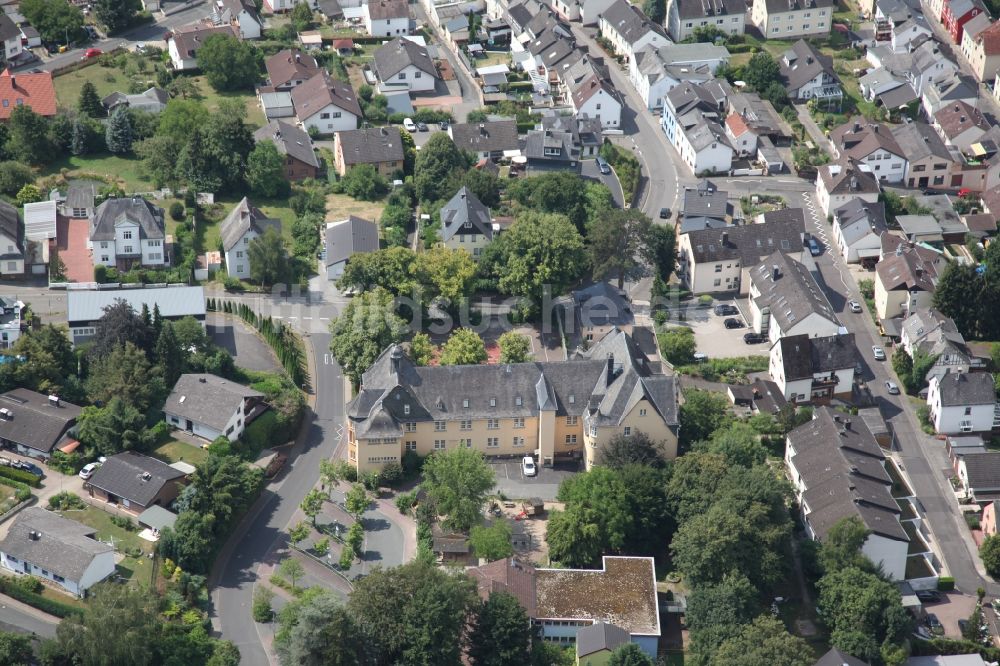 Nassau aus der Vogelperspektive: Schulgebäude der Freiherr vom Stein Grundschule in Nassau im Bundesland Rheinland-Pfalz, Deutschland