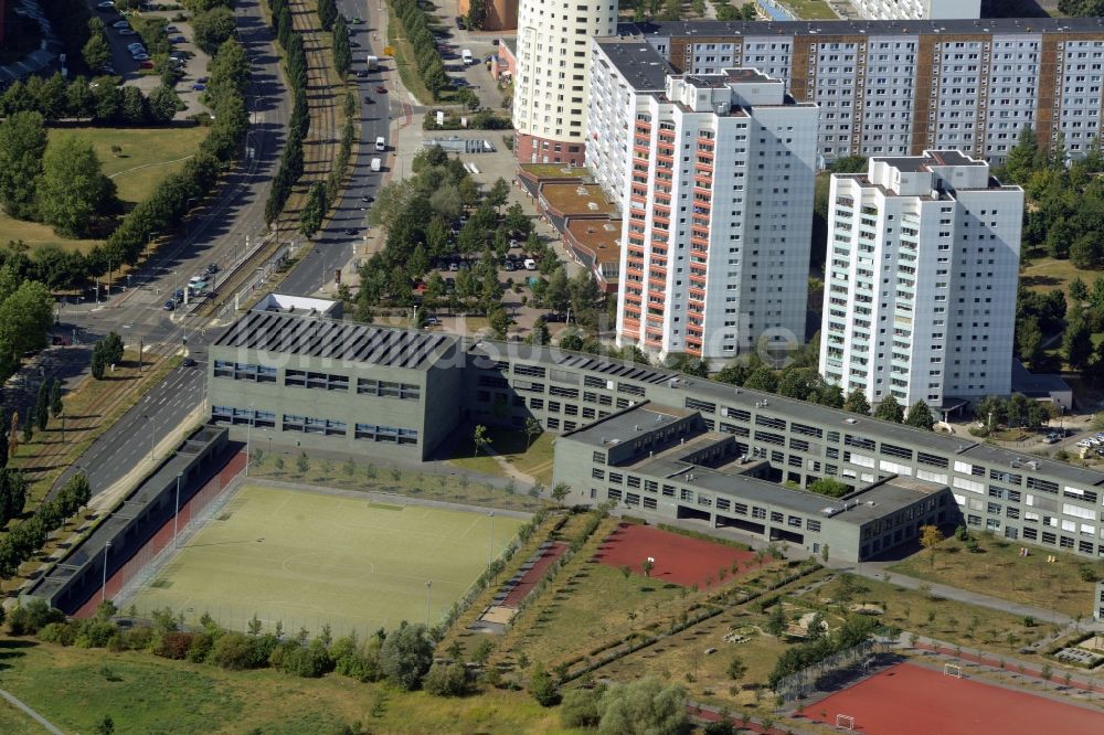 Luftbild Berlin - Schulgebäude der Fritz-Reuter-Oberschule in Berlin