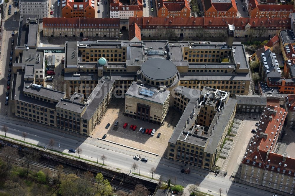 Kopenhagen aus der Vogelperspektive: Schulgebäude des Gefion Gymnasium an der Oster Voldga in Kopenhagen in Region Hovedstaden, Dänemark