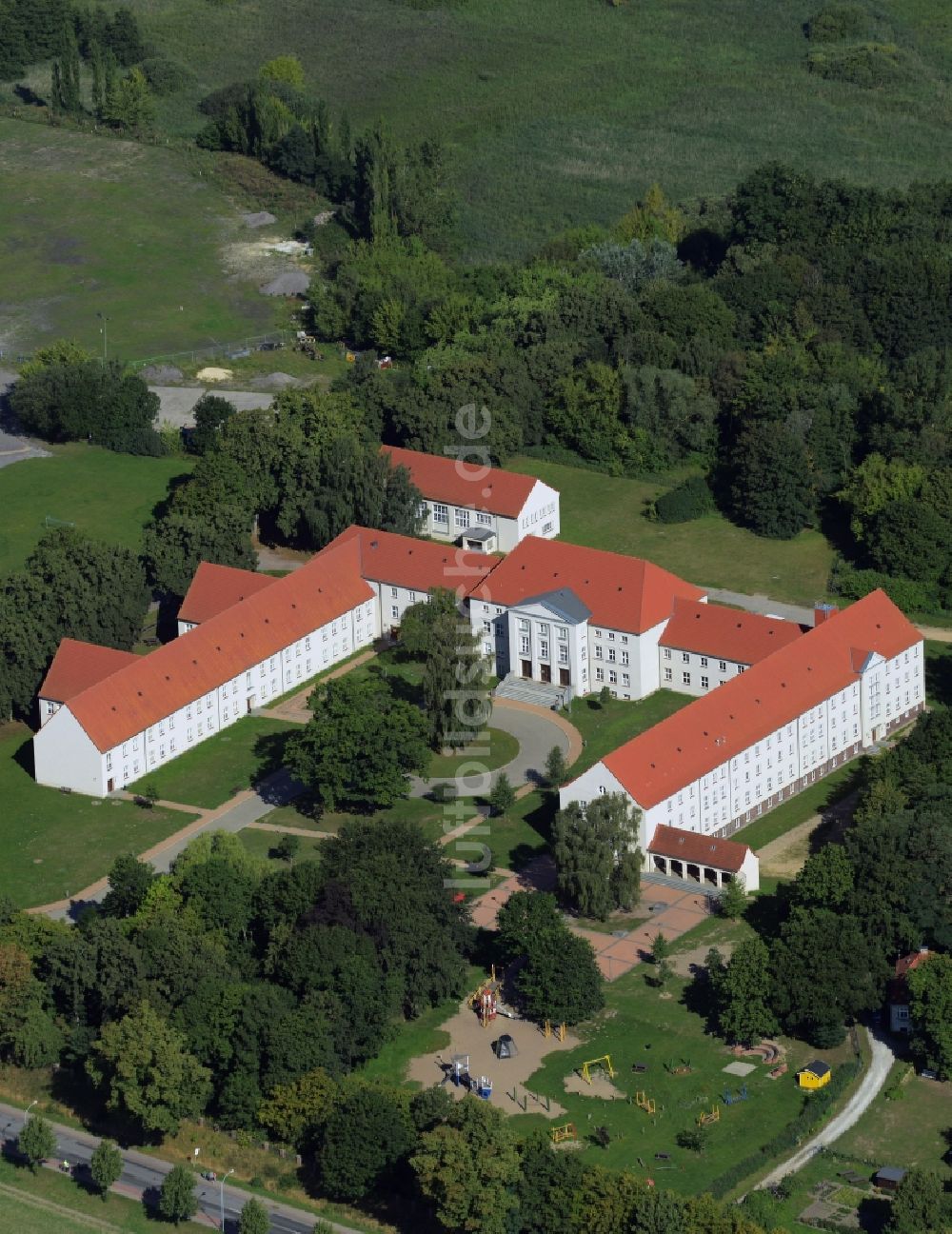 Güstrow aus der Vogelperspektive: Schulgebäude der Gehörlosenschule in Güstrow im Bundesland Mecklenburg-Vorpommern