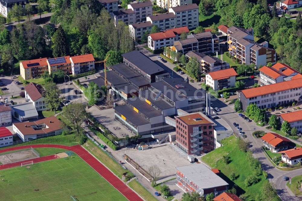 Bad Tölz von oben - Schulgebäude auf dem Gelände der Realschule in Bad Tölz im Bundesland Bayern, Deutschland