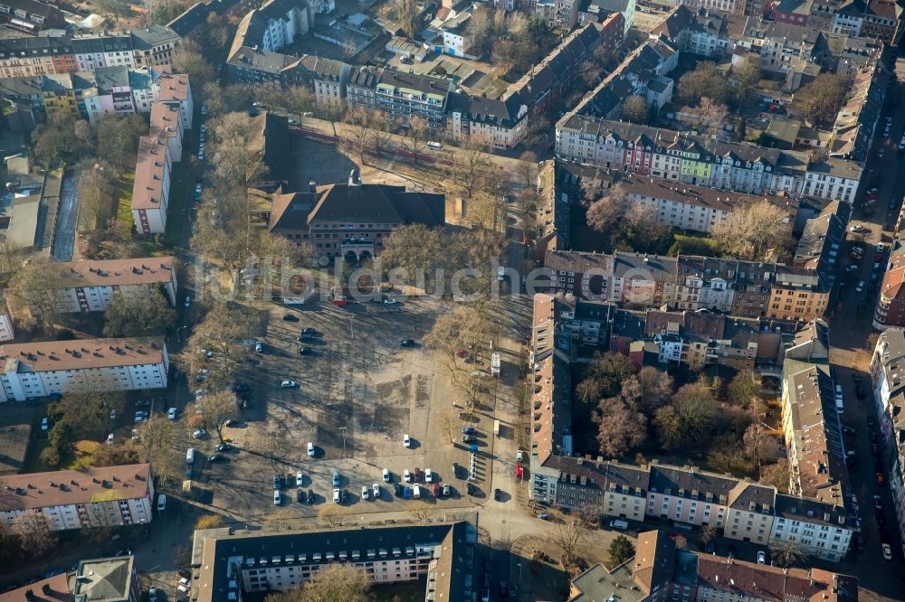 Luftaufnahme Duisburg - Schulgebäude der Gemeinschaftsgrundschule (GGS) Hochfelder Markt im Ortsteil Hochfeld in Duisburg im Bundesland Nordrhein-Westfalen