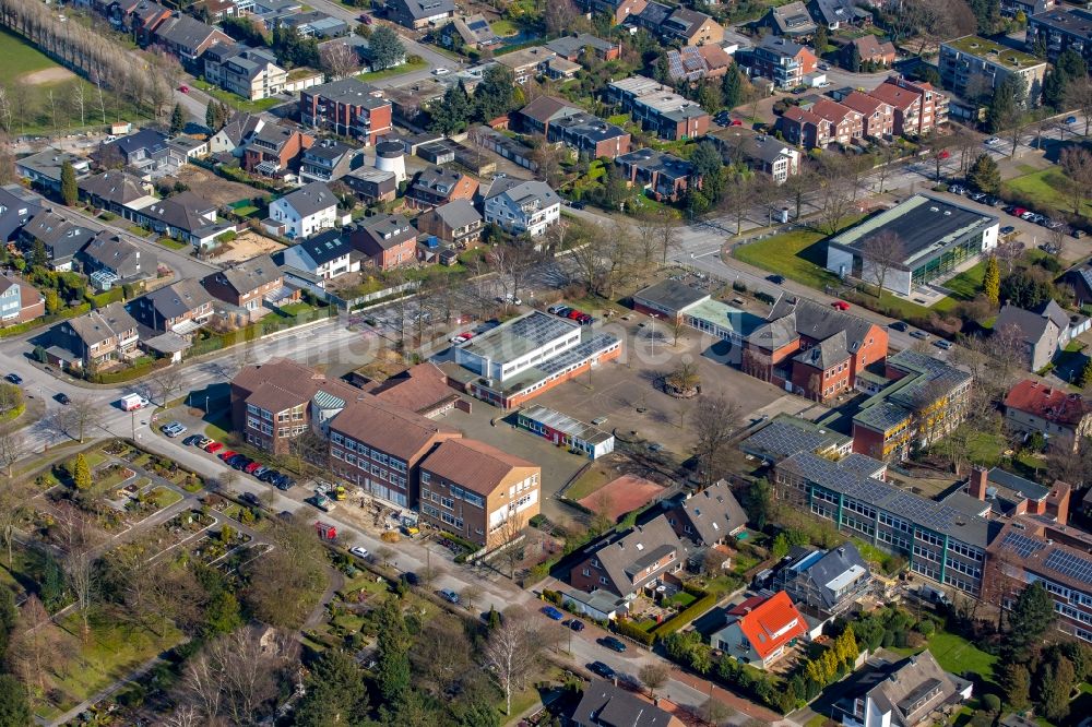 Bottrop aus der Vogelperspektive: Schulgebäude der Gemeinschaftshauptschule Kirchellen und dem vestischen Gymnasium in Bottrop im Bundesland Nordrhein- Westfalen